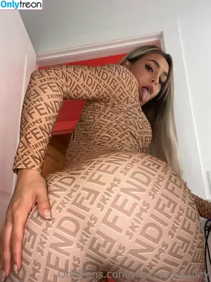 itskrysta / itskrista nude photo #0008