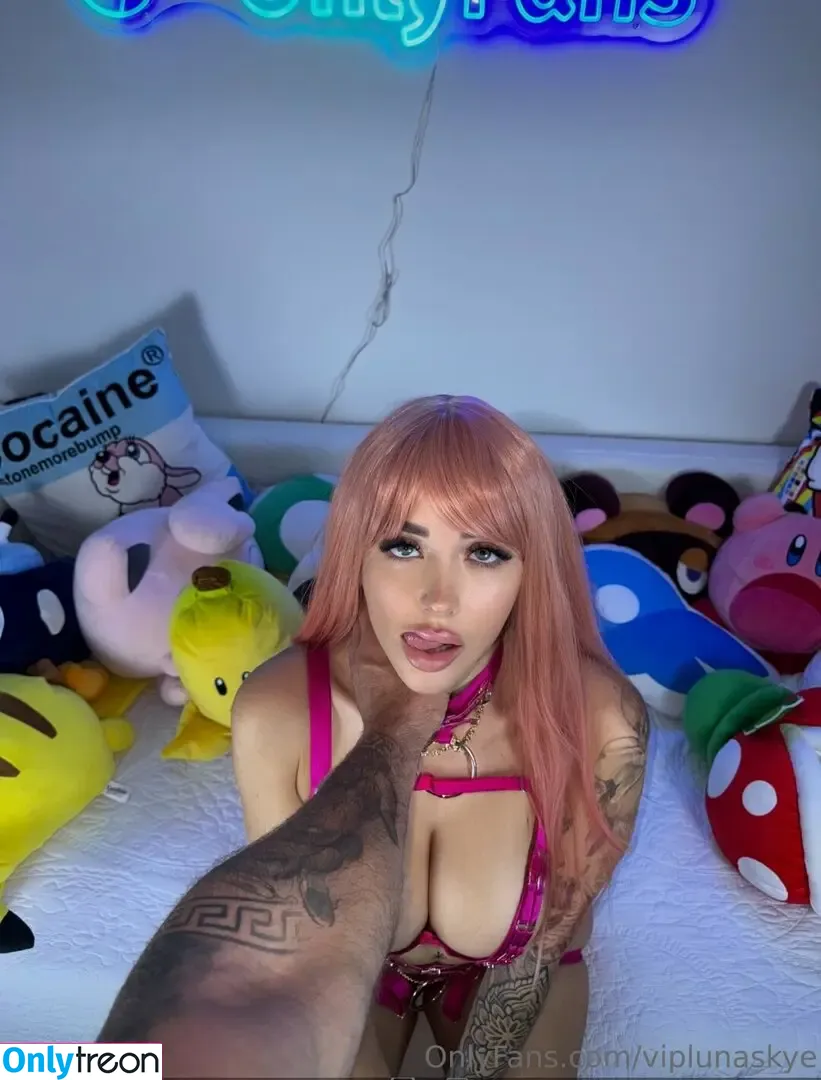 Itslunaskye nude photo #0092 (lunaskye)