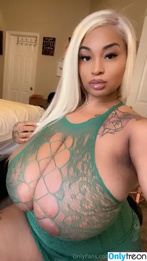 itsnayhoee1 / itsnayhoee__ nude photo #0104