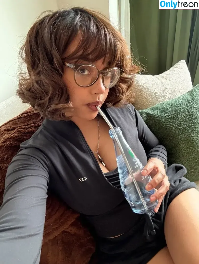 itsqueennovaa nude photo #0096 (OFTV)