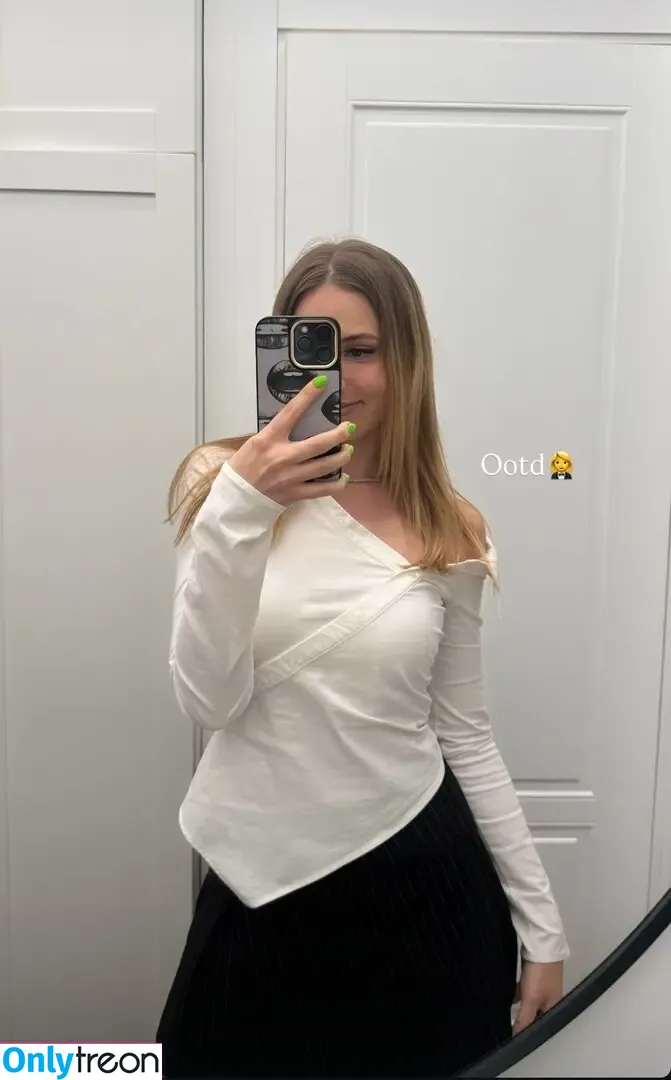 itsSky nude photo #0092 (itsSkyLOL)