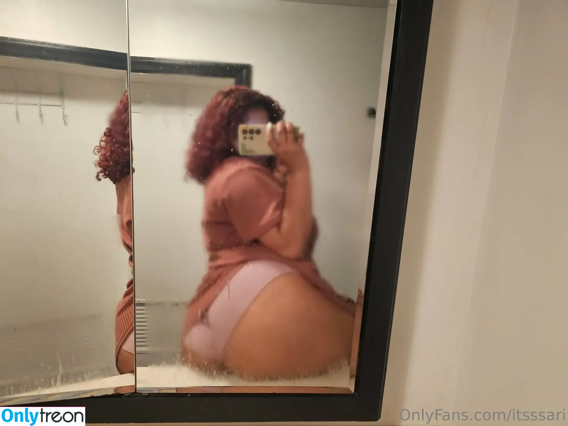 itsssari nude photo #0013 (itsss.ari__)