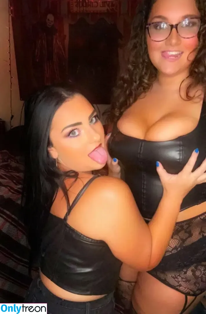 Itsthecleavagequeen nude photo #0092 (Innerclaim743 / its_britnaee / thecleavagequeen)