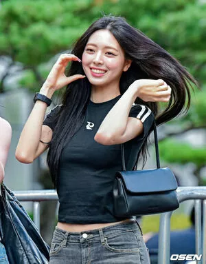 itzy.all.in.us / Shin Yu Na / Yuna ITZY / 유나 nude photo #0044