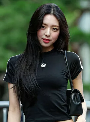 itzy.all.in.us / Shin Yu Na / Yuna ITZY / 유나 nude photo #0048
