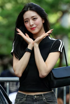itzy.all.in.us / Shin Yu Na / Yuna ITZY / 유나 nude photo #0054