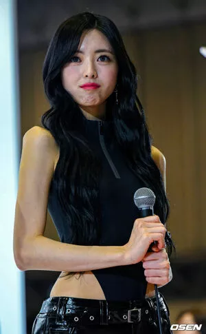 itzy.all.in.us / Shin Yu Na / Yuna ITZY / 유나 nude photo #0062