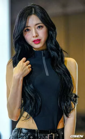 itzy.all.in.us / Shin Yu Na / Yuna ITZY / 유나 nude photo #0063