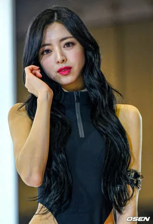 itzy.all.in.us / Shin Yu Na / Yuna ITZY / 유나 nude photo #0065