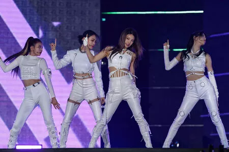itzy.all.in.us / Shin Yu Na / Yuna ITZY / 유나 nude photo #0073