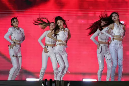 itzy.all.in.us / Shin Yu Na / Yuna ITZY / 유나 nude photo #0075