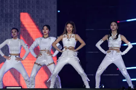 itzy.all.in.us / Shin Yu Na / Yuna ITZY / 유나 nude photo #0077