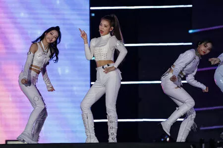 itzy.all.in.us / Shin Yu Na / Yuna ITZY / 유나 nude photo #0085