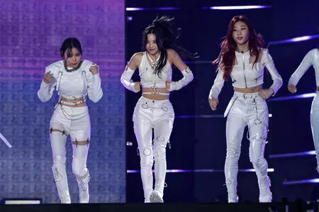 itzy.all.in.us / Shin Yu Na / Yuna ITZY / 유나 nude photo #0087