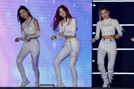 itzy.all.in.us / Shin Yu Na / Yuna ITZY / 유나 nude photo #0089
