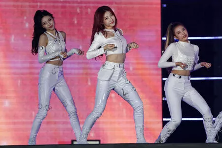 itzy.all.in.us / Shin Yu Na / Yuna ITZY / 유나 nude photo #0090