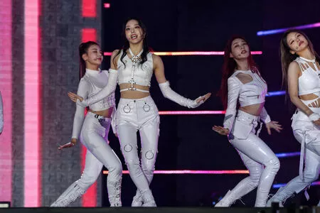 itzy.all.in.us / Shin Yu Na / Yuna ITZY / 유나 nude photo #0092