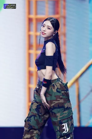 itzy.all.in.us / Shin Yu Na / Yuna ITZY / 유나 nude photo #0099