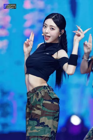 itzy.all.in.us / Shin Yu Na / Yuna ITZY / 유나 nude photo #0101