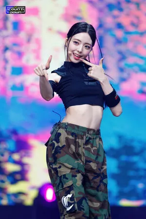 itzy.all.in.us / Shin Yu Na / Yuna ITZY / 유나 nude photo #0105