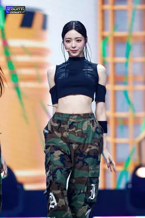itzy.all.in.us / Shin Yu Na / Yuna ITZY / 유나 nude photo #0106