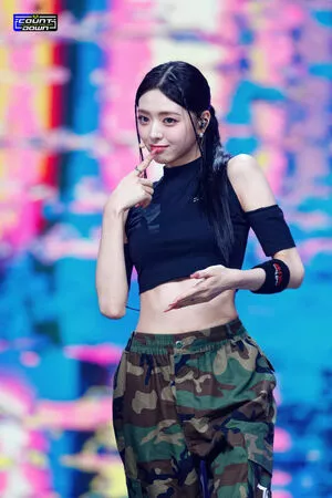 itzy.all.in.us / Shin Yu Na / Yuna ITZY / 유나 nude photo #0107