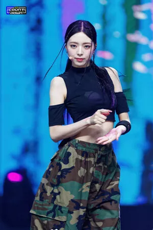 itzy.all.in.us / Shin Yu Na / Yuna ITZY / 유나 nude photo #0112