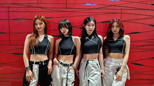 itzy.all.in.us / Shin Yu Na / Yuna ITZY / 유나 nude photo #0117