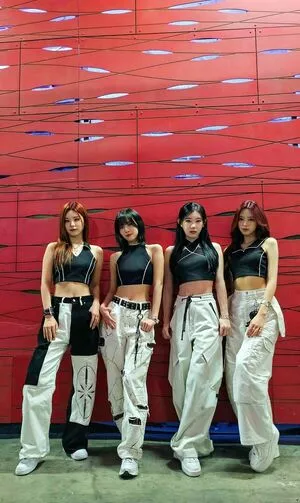 itzy.all.in.us / Shin Yu Na / Yuna ITZY / 유나 nude photo #0118