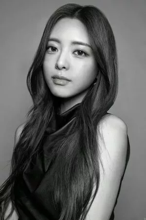 itzy.all.in.us / Shin Yu Na / Yuna ITZY / 유나 nude photo #0119