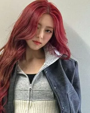 itzy.all.in.us / Shin Yu Na / Yuna ITZY / 유나 nude photo #0127