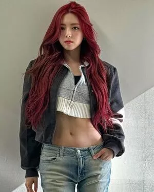 itzy.all.in.us / Shin Yu Na / Yuna ITZY / 유나 nude photo #0130