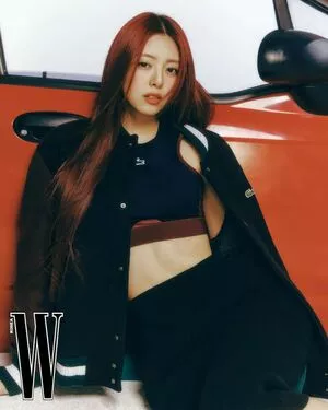 itzy.all.in.us / Shin Yu Na / Yuna ITZY / 유나 nude photo #0132
