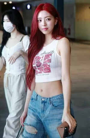 itzy.all.in.us / Shin Yu Na / Yuna ITZY / 유나 nude photo #0141