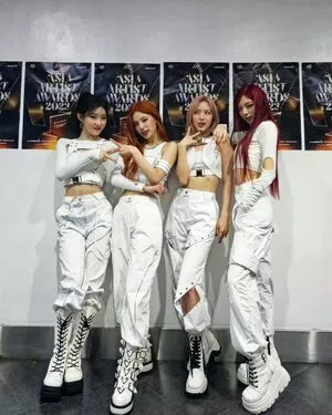 itzy.all.in.us / Shin Yu Na / Yuna ITZY / 유나 nude photo #0158