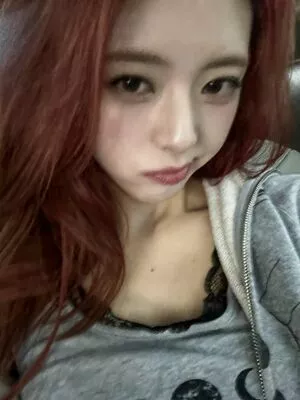 itzy.all.in.us / Shin Yu Na / Yuna ITZY / 유나 nude photo #0162