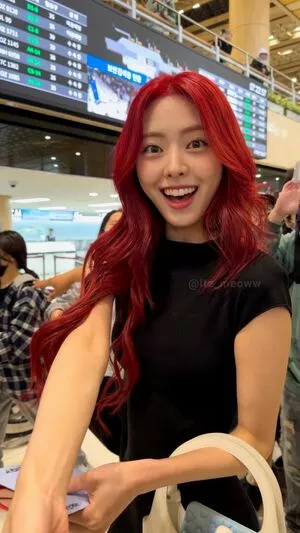 itzy.all.in.us / Shin Yu Na / Yuna ITZY / 유나 nude photo #0170