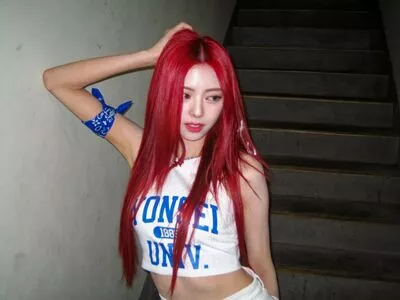 itzy.all.in.us / Shin Yu Na / Yuna ITZY / 유나 nude photo #0173