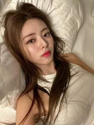 itzy.all.in.us / Shin Yu Na / Yuna ITZY / 유나 nude photo #0179