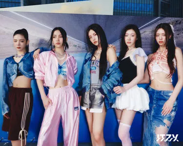itzy.all.in.us / Shin Yu Na / Yuna ITZY / 유나 nude photo #0196