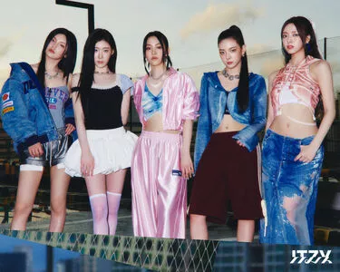 itzy.all.in.us / Shin Yu Na / Yuna ITZY / 유나 nude photo #0197