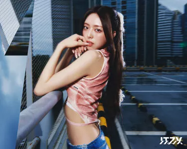 itzy.all.in.us / Shin Yu Na / Yuna ITZY / 유나 nude photo #0199