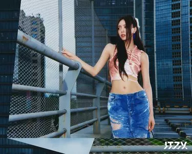 itzy.all.in.us / Shin Yu Na / Yuna ITZY / 유나 nude photo #0200