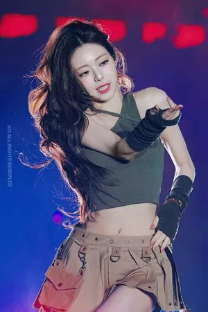 itzy.all.in.us / Shin Yu Na / Yuna ITZY / 유나 nude photo #0218
