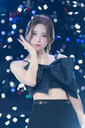 itzy.all.in.us / Shin Yu Na / Yuna ITZY / 유나 nude photo #0235