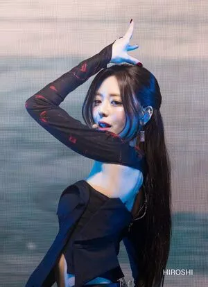 itzy.all.in.us / Shin Yu Na / Yuna ITZY / 유나 nude photo #0264