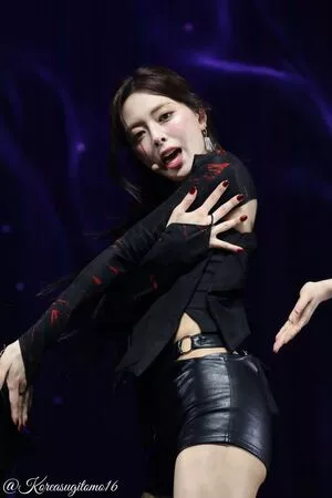 itzy.all.in.us / Shin Yu Na / Yuna ITZY / 유나 nude photo #0268