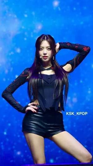 itzy.all.in.us / Shin Yu Na / Yuna ITZY / 유나 nude photo #0274