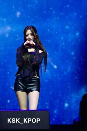 itzy.all.in.us / Shin Yu Na / Yuna ITZY / 유나 nude photo #0278