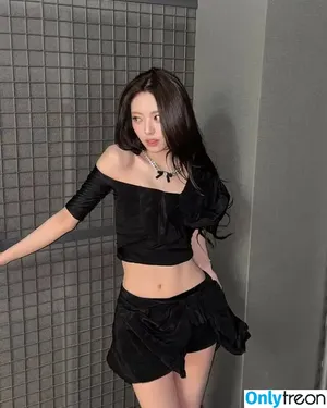 itzy.all.in.us / Shin Yu Na / Yuna ITZY / 유나 nude photo #0297